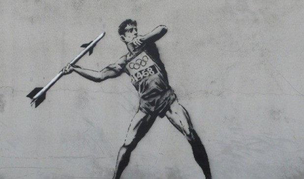 Lanceur de javelot lance un missile par Banksy
