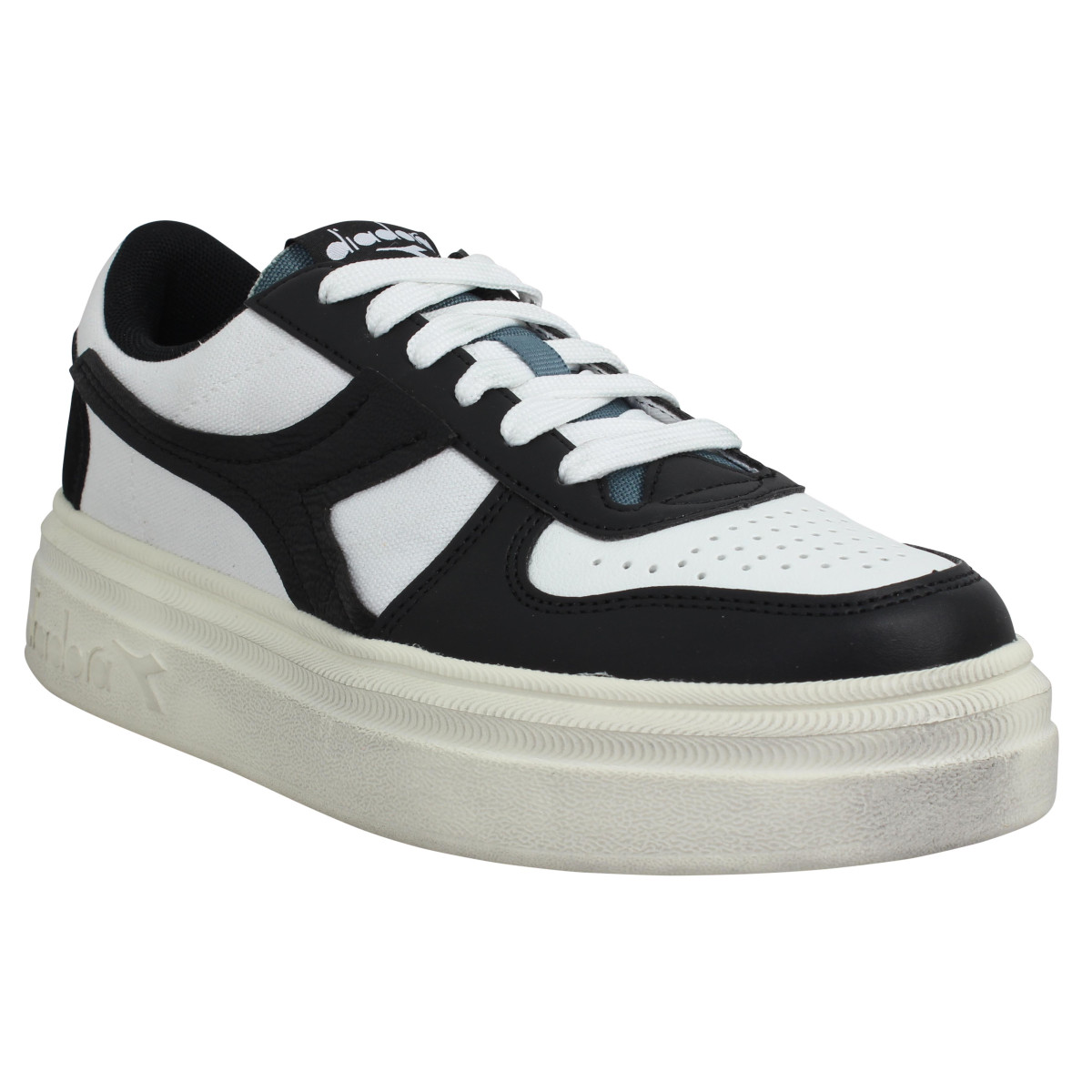 Chaussure diadora taille on sale petit ou grand