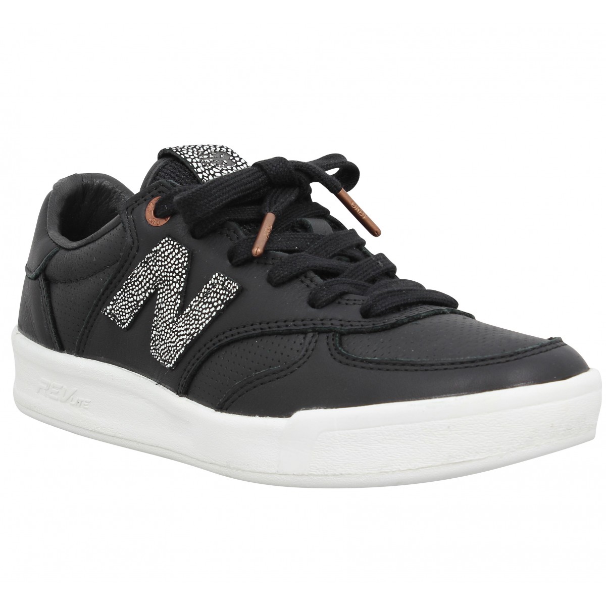 new balance 300 cuir Cinosural International School