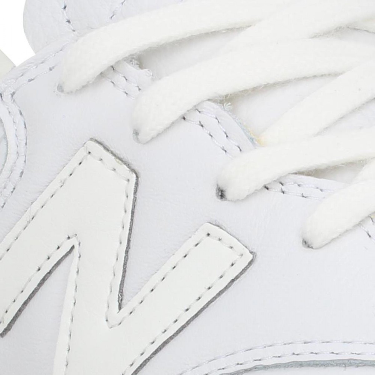 new balance cuir blanc Cinosural International School